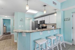 Spacious Third Floor Condo Beach Chairs & Umbrella Walk-In Shower - 2
