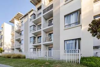 Luxury 2Bed 2Bath Apt With Private Garden And Pool Access in Sandton - 5
