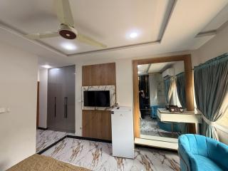 Luxury Studio Self CheckIn Bahria Phase 7 1 Bed - 0