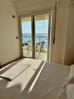 Sunset Apartment With Private Beach - 6