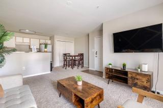 Beige 1Bed 1Bath NRG at 5 min walk Free Parking - 1