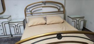 Cozy apartment quiet neighborhood queen bed heating free parking elevator AC - 1