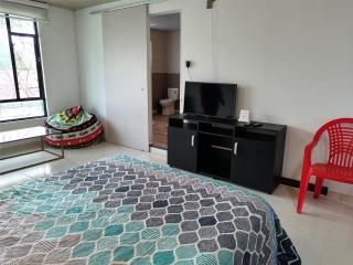 Amplia habitación con baño grande - 5