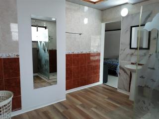 Amplia habitación con baño grande - 4