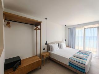 Aeolia Seaside Hotel - 8