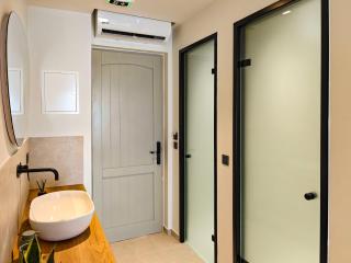 Aeolia Seaside Hotel - 2