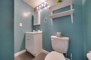Brighton Basement Suite Near Park & Light Rail - 4