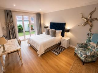 Casa Mano - Beachfront Apartment at the Port - 2