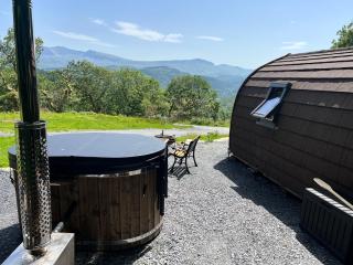 Luxury En-suite Mountain View Cabin with Hot Tub - 1