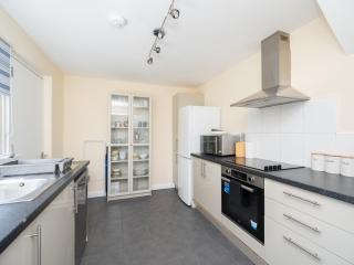 4 Bed House, With Garden, Close To Gatwick - 4