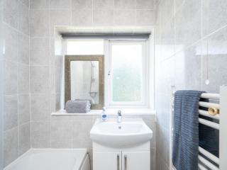 4 Bed House, With Garden, Close To Gatwick - 3