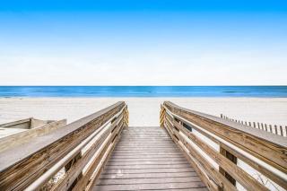 Gorgeous beachfront condo shared pool and beach access - 7