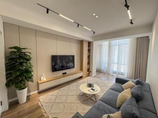 Modern 2-Bedroom Flat in Prime Location - 0