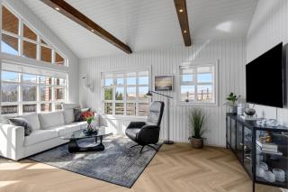 Cozy cabin in the Golden Circle with a hot tub! - 2