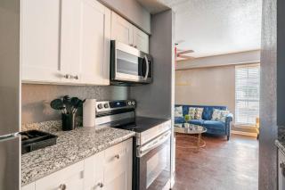 Modern 2 Bed 1 Bath near Downtown and Farmers Market - 5