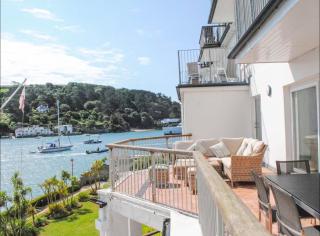 22 The Salcombe Central Pool Parking - 8