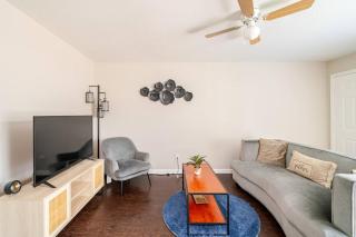 Cozy 1Bed 1Bath Apt by Downtown and Farmers Market) - 0