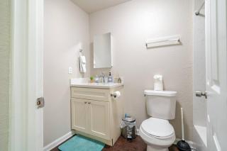 Cozy 1Bed 1Bath Apt by Downtown and Farmers Market) - 5