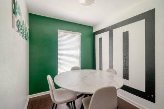 Pool Table Luxury 1Bed Apt in Downtown and Heights - 7