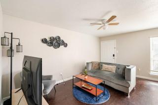 Cozy 1Bed 1Bath Apt by Downtown and Farmers Market) - 4