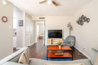 Cozy 1Bed 1Bath Apt by Downtown and Farmers Market) - 3