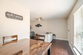 Cozy 1Bed 1Bath Apt by Downtown and Farmers Market) - 1