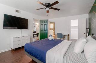 Pool Table Luxury 1Bed Apt in Downtown and Heights - 8
