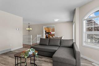 Mountain Views and Private Pool, Kelowna - 2