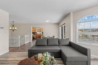 Mountain Views and Private Pool, Kelowna - 1