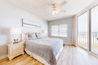 Beachfront condo with balcony Gulf views pools & fitness room - 7