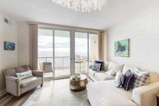 4th-floor oceanfront condo with pools ocean view W&D & fast WiFi - 0
