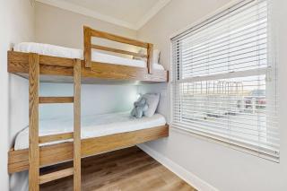 Picturesque Gulf-Front Condo Steps To Beach Gulfside Pool & Exercise Room - 3
