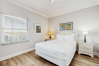 Picturesque Gulf-Front Condo Steps To Beach Gulfside Pool & Exercise Room - 1