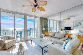 5th floor oceanfront condo with access to pool high-speed WiFi - 0