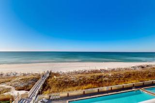 5th floor oceanfront condo with access to pool high-speed WiFi - 8