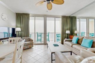 5th floor oceanfront condo with access to pool high-speed WiFi - 4