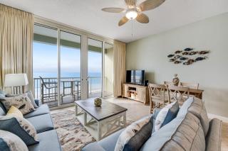 Stunning top-floor condo with balcony pool & beach access - great location - 8