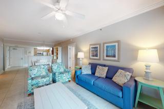 Serene condo with washer&dryer pool hot tub WiFi & patio - snowbird friendly - 9