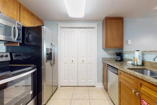 Beachview Condo with full kitchen shared pool and beach access - 5