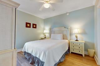 Beachview Condo with full kitchen shared pool and beach access - 1