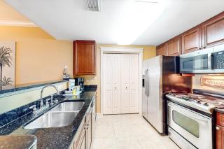 Cute coastal condo with lazy river Gulf view hot tub & gym - near the beach - 6