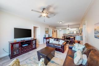 Second floor beachfront condo with pool and hot tub access w&D and central AC - 7
