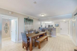 2nd Floor Elegantly Decorated Coastal Condo On Okaloosa Island - 5