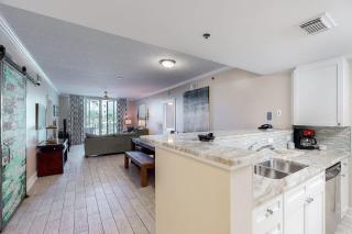 2nd Floor Elegantly Decorated Coastal Condo On Okaloosa Island - 1
