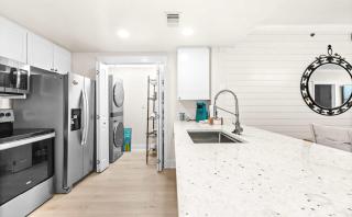 Gulf front resort with shared pool beach access Lazy river washer&dryer - 3