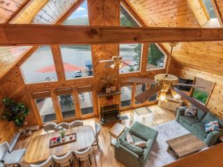 Lakefront Home Fast WiFi and Workspace, stay the week - 8