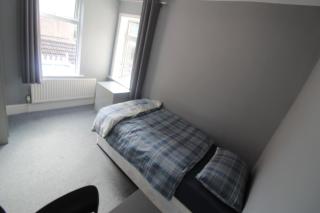 Budget Rooms in Reading Near University and Town Centre - 1