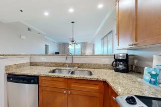 Condo in Gulf Front Resort w Shared Amenities w Pool & Hot Tub - 4