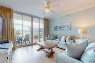 Beautiful beachfront home with balcony shared pool and beach access - 0