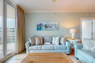 Beautiful beachfront home with balcony shared pool and beach access - 5